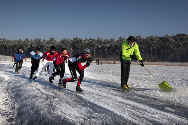 \"Nijmegen, 4-2-2012 . studenten van schaatsclub Nsssv schaatsen op Hatertse vennen.\"