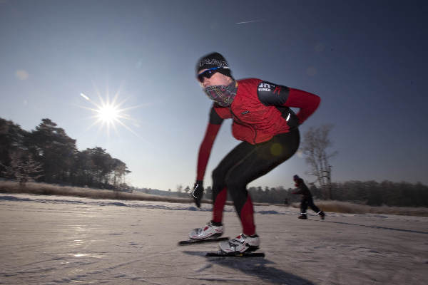 \"Nijmegen, 4-2-2012 . studenten van schaatsclub Nsssv schaatsen op Hatertse vennen.\"