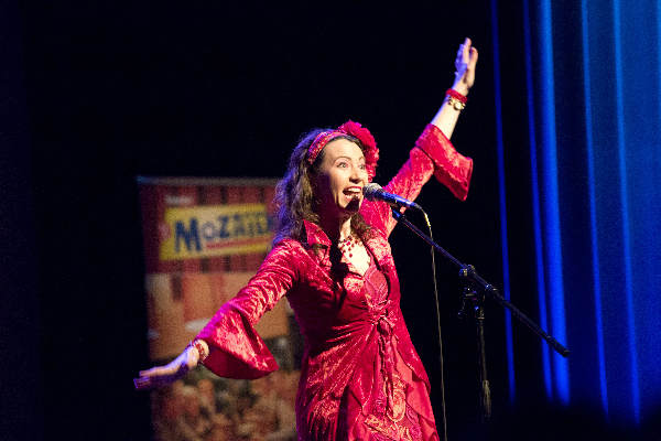 \"Wijchen, 8-5-2012 . nadja et les gamins  in verband met presentatie nieuwe theaterseizoen\"