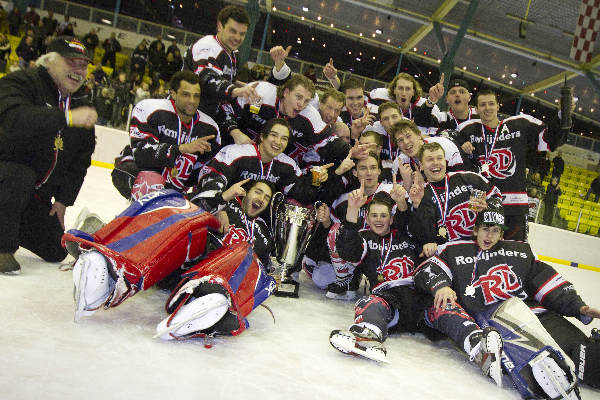 \"Nijmegen, 10-2-2012 . Ijshockey,  vreugde om kampioenschap van Devils\"