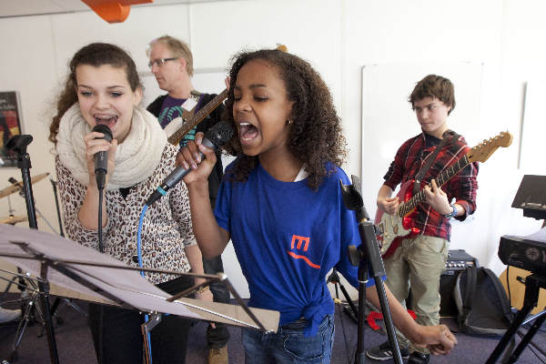 \"Wijchen, 12-2-2012 . Open dag Maas Waalcollege met zang en zeepbellen\"