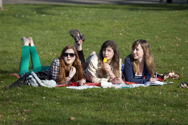 \"Nijmegen, 15-3-2012 . Kronenburgpark, lente - mooi weer -\"