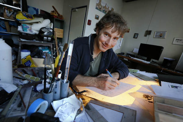 \"Nijmegen, 19-4-2012 . Striptekenaar Mark Retera  in zijn atelier.\"
