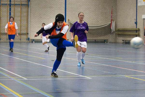 \"Nijmegen, 19-2-2012 . Said Achouitar: Futsal Chabbab, buurtbattle Meyhorst, Allochtone meisjes voetballen\"