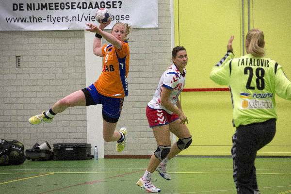 \"Wijchen, 22-5-2012 . Veel oranje gedoe bij Oefeninterland handbal vrouwen, Nederand - Serviï¿½\"