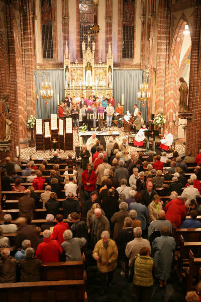 \"Allerheiligen mis met hostie in kerk Beuningen
foto: Gerard Verschooten ? FC\"