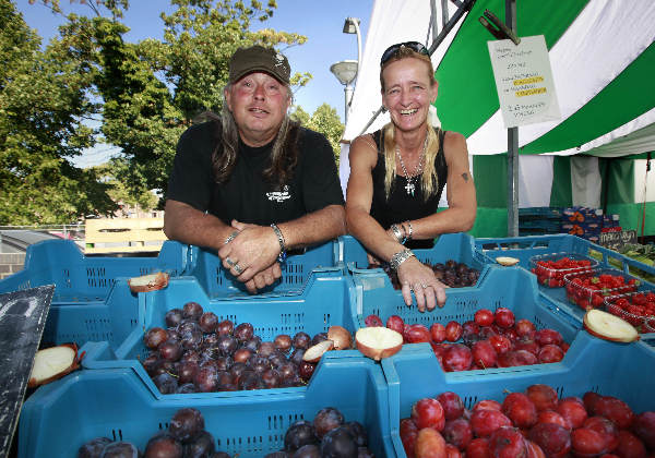 \"Nijmegen, 24-8-2009 . Yvonne Heymans schenkt haar man Joop, beide groente marktkooplui, haar nier.\"