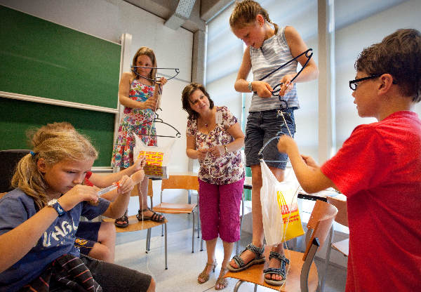 \"Nijmegen, 24-8-2009 . Het talent van basisschoolleerlingen mag niet verloren gaan, de Universiteit gaat kinderen begeleiden. Workshop faculteit natuurkunde en wiskunde RU \"