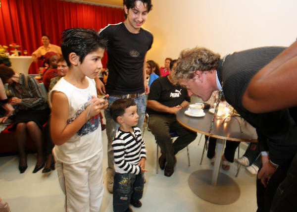 "Naturalisatiedag, (Tweede) In het Valkhofmuseum met oa. burgemeester Thom de Graaf"