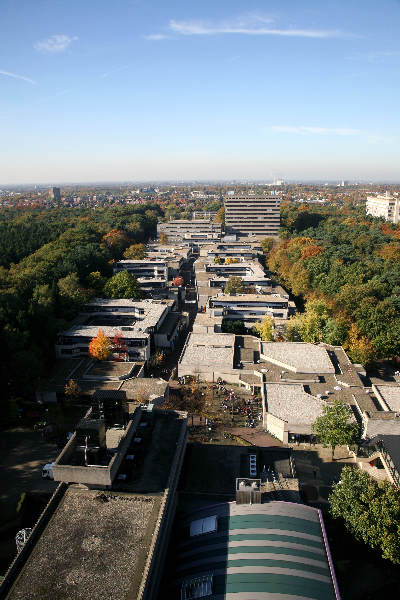 \"Vanuit Erasmusgebouw op de campus
foto: Gerard Verschooten ? FC\"