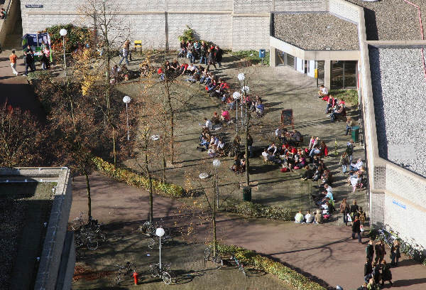 \"Vanuit Erasmusgebouw op de campus
foto: Gerard Verschooten ? FC\"