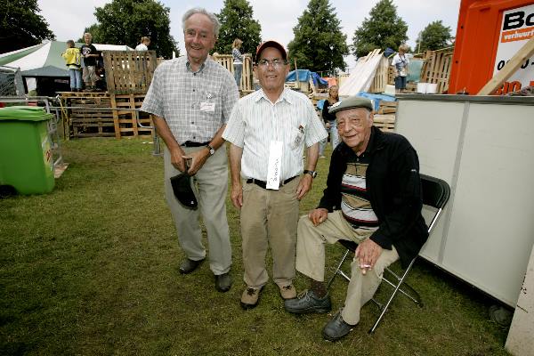 \"Vrijwilligers kinderbouwdorp, Malvert en Neerbosch
foto: Gerard Verschooten ? FC\"