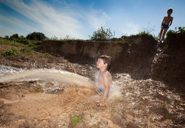 \"Kinderopvang STRUIN heeft modderglijbaan, Bisonbaai
Wildenborg\"