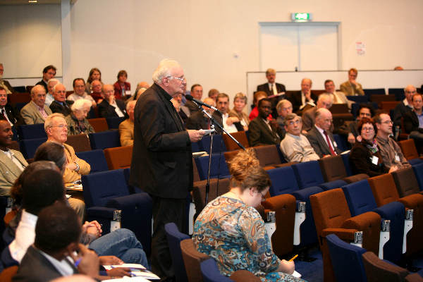 \"Congres in de aula van de Radboud Universiteit, Nijmegen Instituut voor Missiologie 28-10-2005
foto: Gerard Verschooten ? FC\"