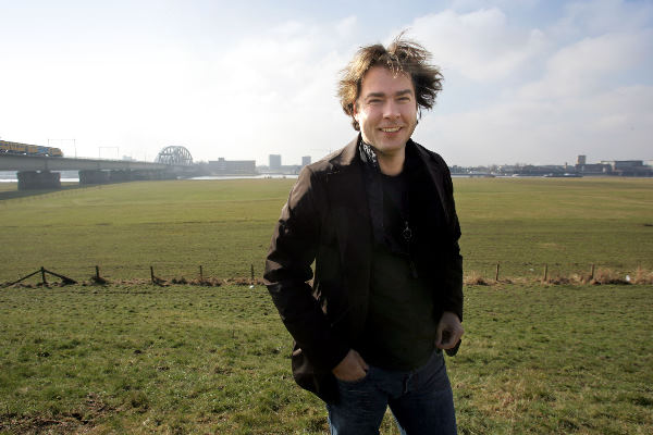 \"Nijmegen, 10-03-2005.
David Brons, eigenaar van The Matrixx
Red. Rijk van Nijmegen
foto: Gerard Verschooten ?  
10-03-2005\"