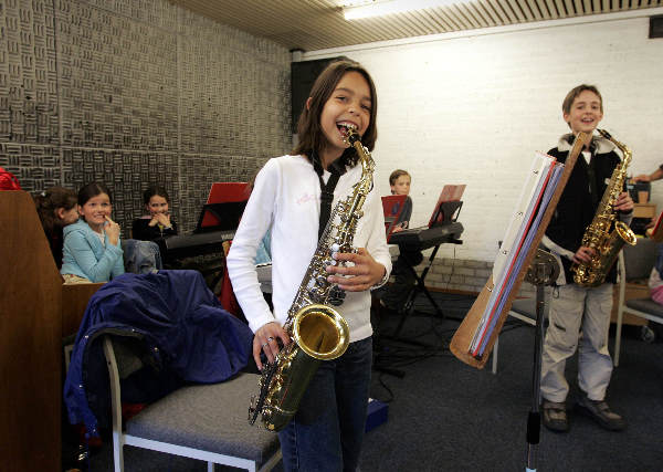 \"Nijmegen, 11-04-2005.
Lindenberg, Muziekschool, kinderen bij de les Samenspel, 
Red. Rijk van Nijmegen
foto: Gerard Verschooten ?  
11-04-2005\"