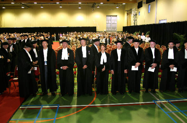 "Radboud universiteit nijmegen. Opening academisch jaar met nieuwe rector Kortmann en als spreker Kader Abdullah en gasten als van Agt"