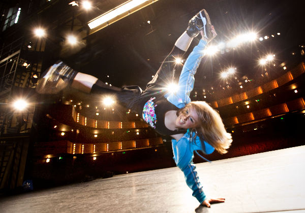 \"Marthe Weijers is 20 en heeft een eigen hiphop dansschool, Schouwburg Nijmegen\"