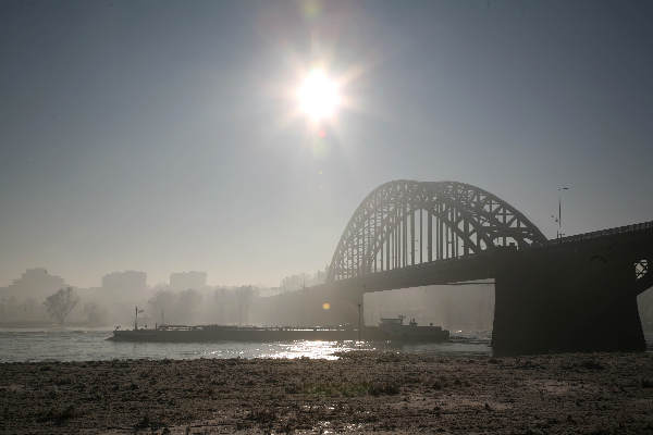 \"Waalbrug\"