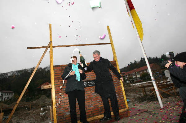 "Eerste steenlegging plan Lindehof Beek, Lindestraat"