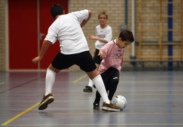 \"stichting \"Wij staan voor de wijk\" en Futsal Chabbab starten de N.E.C. BuurtBattle. in sporthal Meijhorst, Said Achouitar\"