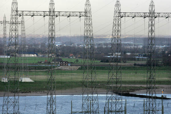 \"Nijmegen, 13-01-2005
Electrabel, Epon energiecentrale met uitzicht kerk van Weurt, 
foto: Gerard Verschooten ? FC\"