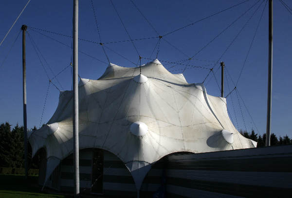 \"Groesbeek, de \'parachute\' van het Bevrijdigsmuseum\"