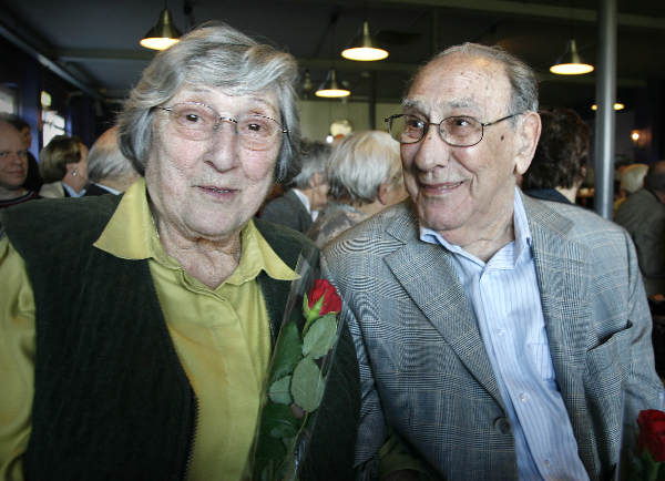 \"tentoonstelling Liefde in oorlogstijd in Bevrijdingsmuseum. Paar dat elkaar in de oorlog ontmoet heeft en Auschwitz overleeft heeft\"