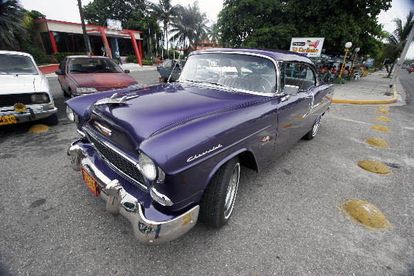 \"Cuba, 07 t/m 21-06-2005, vliegen over Groenland en New York, Havana, Matanza, Varadero, oude auto\'s, bussen 
foto: Gerard Verschooten ? FC\"