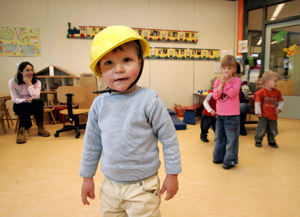 \"Beek, 20-04-2005.
Peuterspeelzaal Bolke,kinderopvang,  kinderen 
Red. Rijk van Nijmegen
foto: Gerard Verschooten ?  
20-04-2005\"