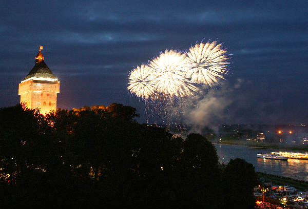 \"Vierdaagsefeesten Nijmegen 2005
Vuurwerk\"