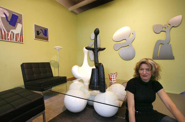 \"Centrum Beeldende Kunst Nijmegen, Inge Hoetjes die een kunstzinnige Salon inricht met Gubbels en Kortekaas\"