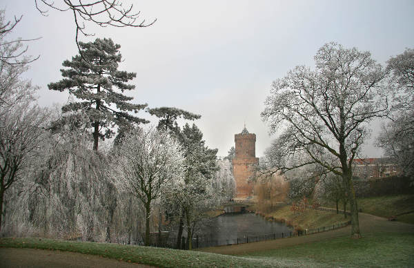 \"Kronenburgerpark\"