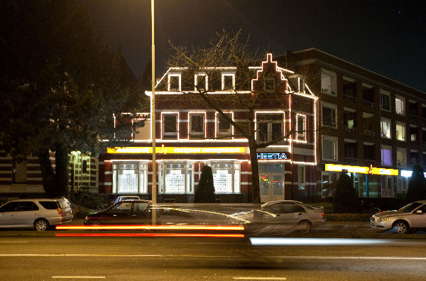 \"Nijmegen, 9-12-2009 . Kerstverlichting. Hestia aan de Annastraat is weer klaar voor de kerst.\"