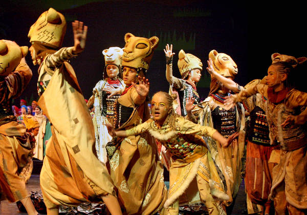 \"De NSG heeft drie avonden lang de Nijmeegse
stadsschouwburg vol met de musical Hakuna Matata, de Leeuwenkoning\"