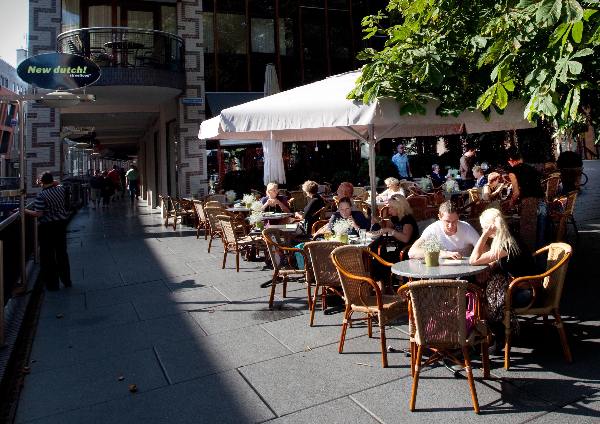 \"New Dutch wint vanavond de grote terrassenprijs, maak stiekum foto, kan om 21.00 uur op de site. Mariekestraat\"