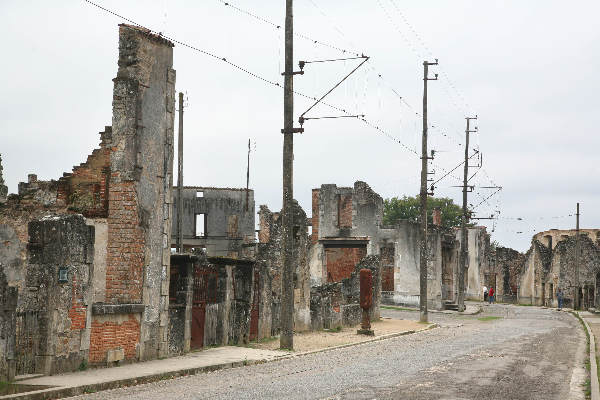 "Frankrijk
Ouradour sur Glane, in 1944 door nazi's uitgemoord en vernietigd dorp"