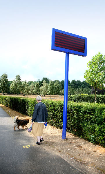 \"In Goffertpark nabij Rosarium staat pal langs de
geasfalteerde skatebaan een blauwe paal met een display. Is van
ChampionChip_\"