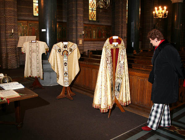 \"Tentoonstelling jubilerende kerk, maria geboortekerk berg en dalseweg 40._Kazuifels_\"