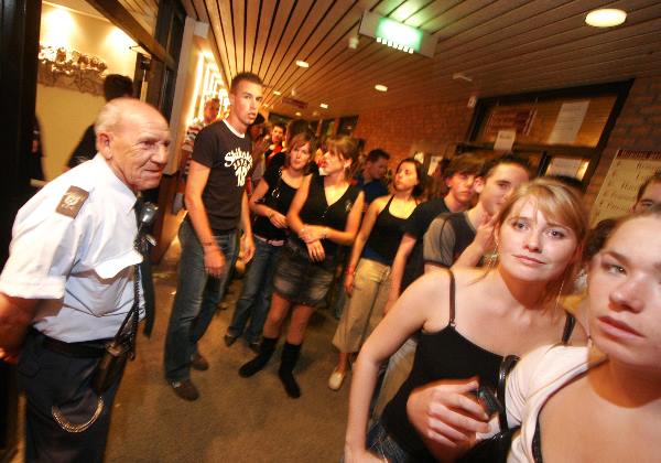 \"Introduktie RU-Nijegen, Bos-feest in Koplinghuis met veel studenten en fietsen
foto: Gerard Verschooten ? FC\"