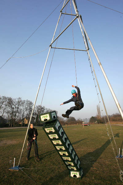 \"Nijmegen, 09-02-2005
Steve Pasveer heeft een mobiele klimtoren gebouwd voor \'Outdoor Events\' op het Kops Plateau.
foto: Gerard Verschooten ? FC\"