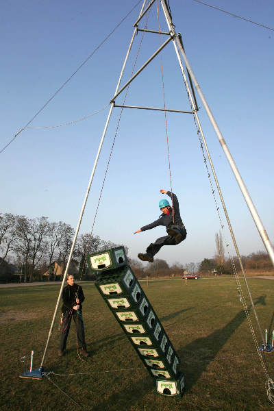 \"Nijmegen, 09-02-2005
Steve Pasveer heeft een mobiele klimtoren gebouwd voor \'Outdoor Events\' op het Kops Plateau.
foto: Gerard Verschooten ? FC\"