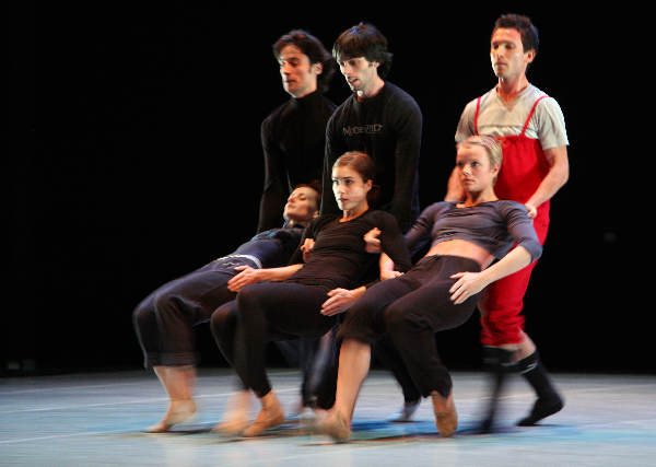 \"Galavoorstelling Introdans in de schouwburg ivm Nijmegen 20000, doorloop, enz.
foto: Gerard Verschooten ? FC\"