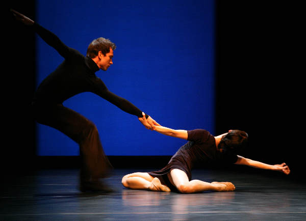 \"Galavoorstelling Introdans in de schouwburg ivm Nijmegen 20000, doorloop, enz.
foto: Gerard Verschooten ? FC\"