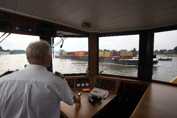 \"Pannenkoekboot met oa de kapitein op zijn schip-\"