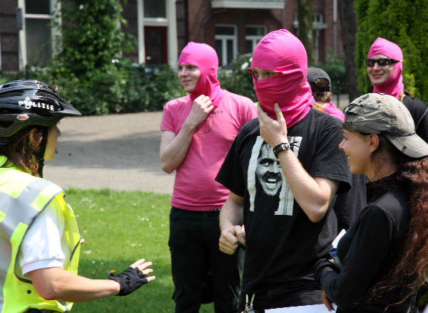 \"Demonstratie van krakers van oude postkantoor tegen de ontruiming\"