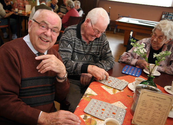 \"Bingo voor ouderen in de Elshof in Wijchen, Talis, LaVerbe\"