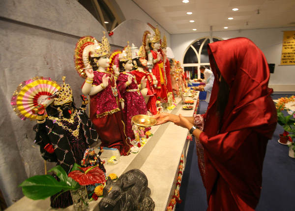 \"Indiase tempel in Wijchen, Hindu rituelen, dienst\"