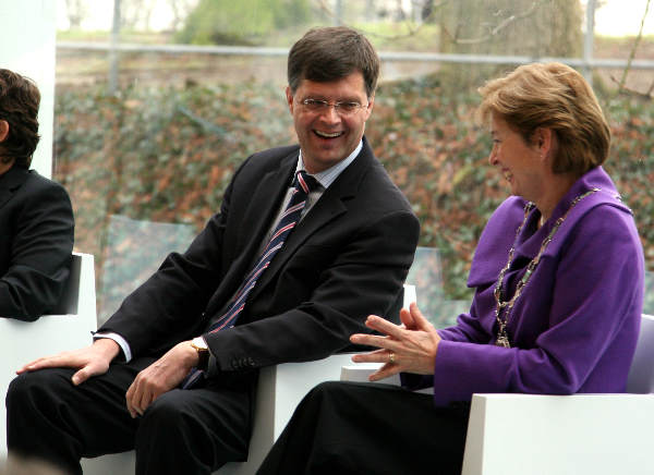 \"Onthulling Godenpijler op Kelfkensbos door oa. Balkenende
foto: Gerard Verschooten ? FC\"