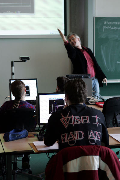 \"Nijmegen, 12-03-2005.De Einstein Code\', een masterclass voor studenten Havo en VW. RU. Huygensgebouwfoto: Gerard Verschooten ?  14-03-2005\"